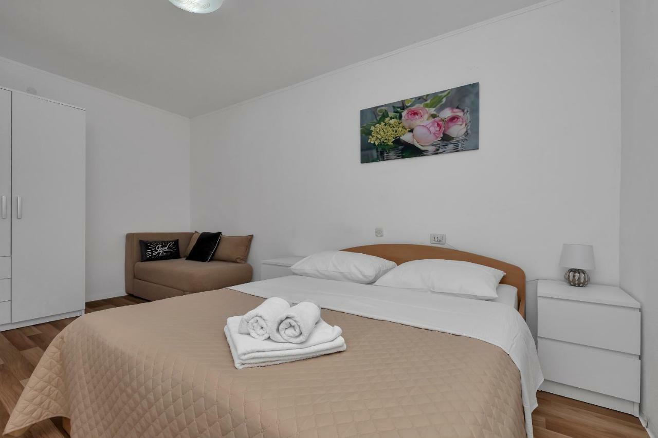 Apartmani Mona Makarska Exteriör bild