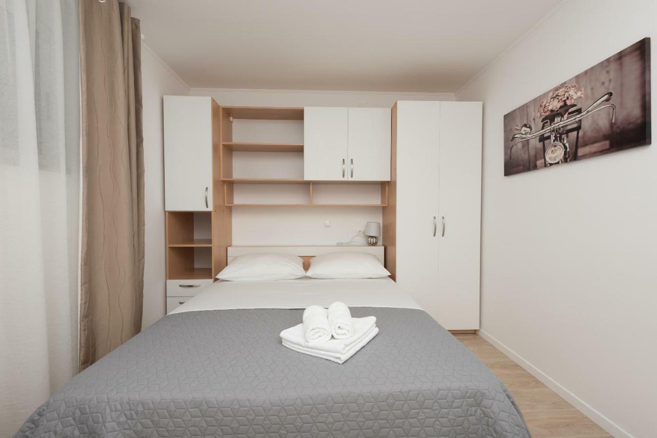 Apartmani Mona Makarska Exteriör bild
