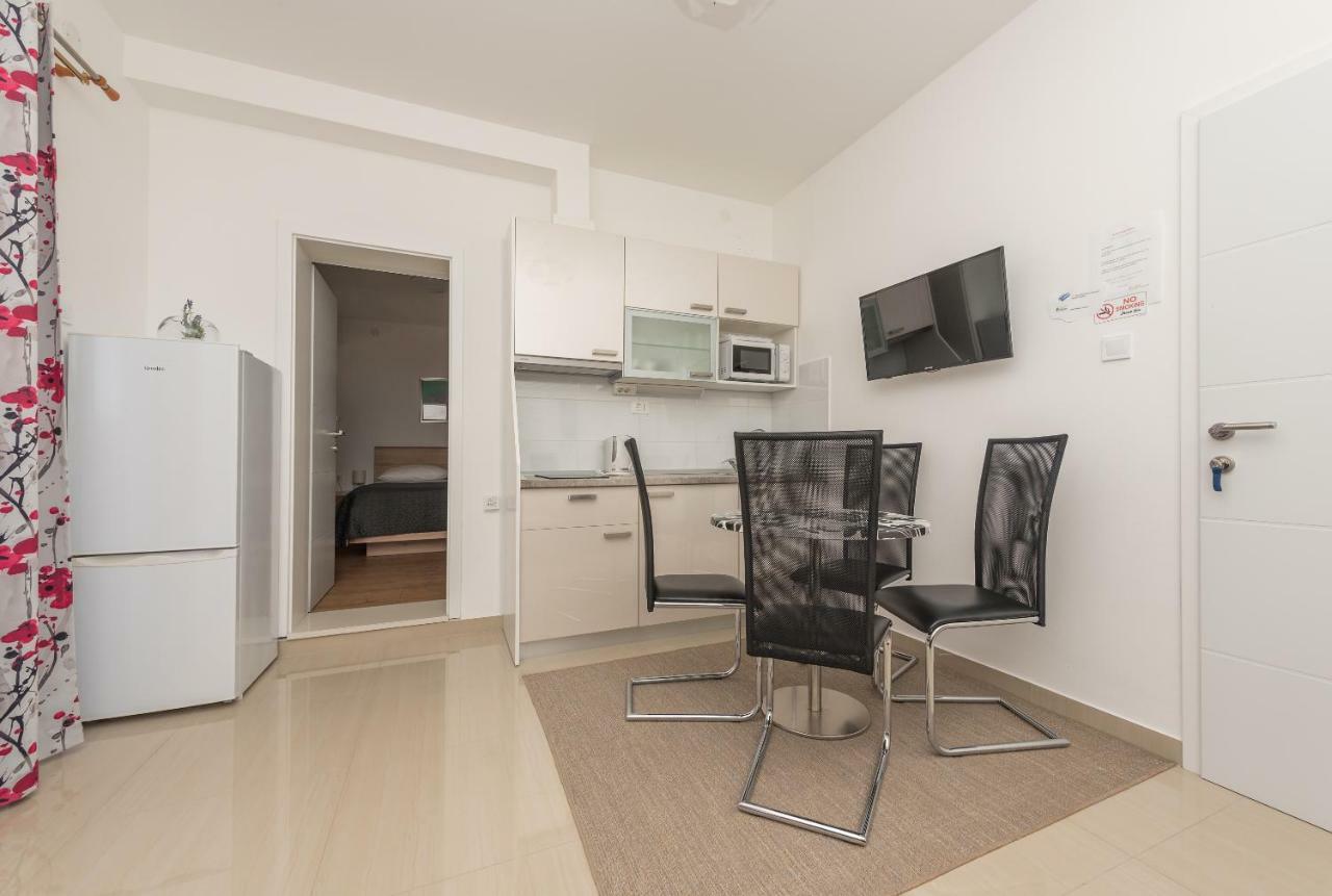 Apartmani Mona Makarska Exteriör bild