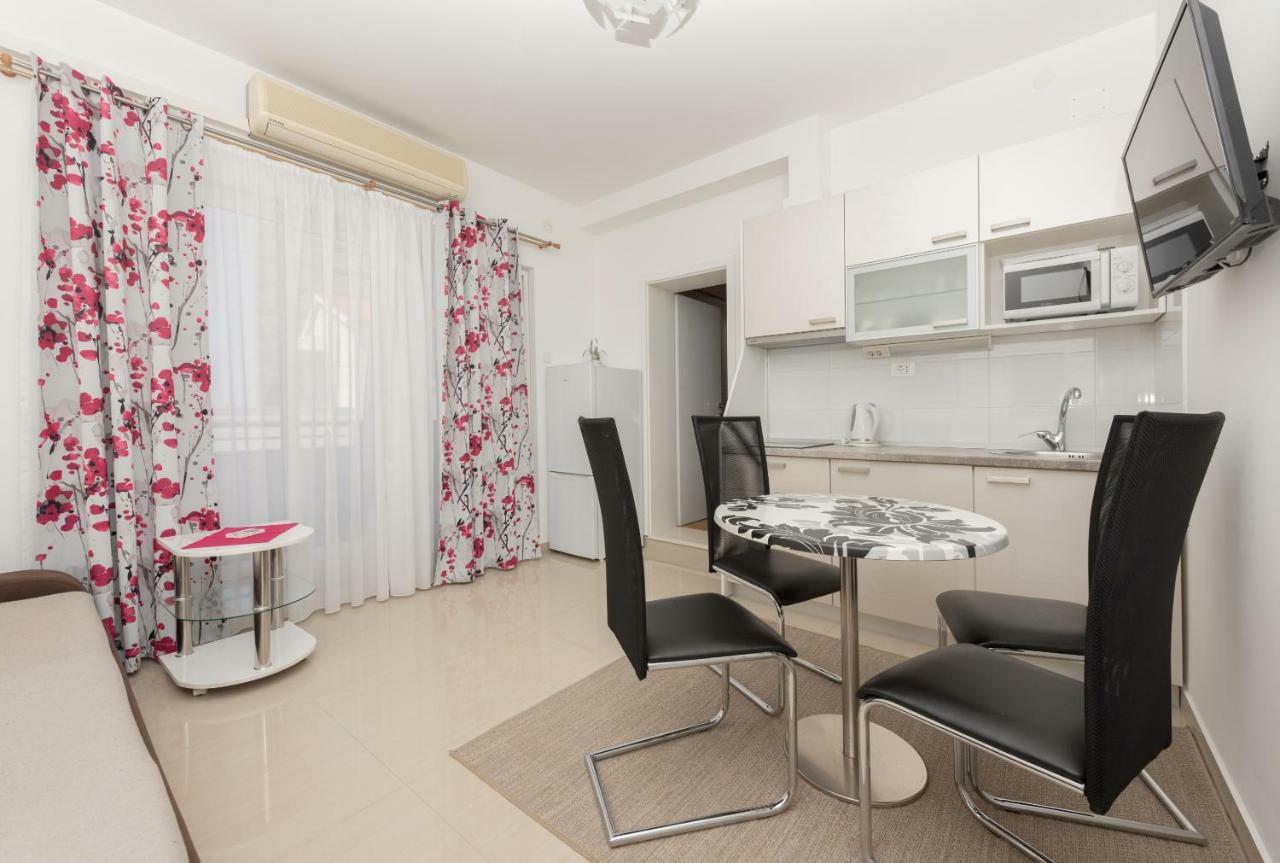 Apartmani Mona Makarska Exteriör bild