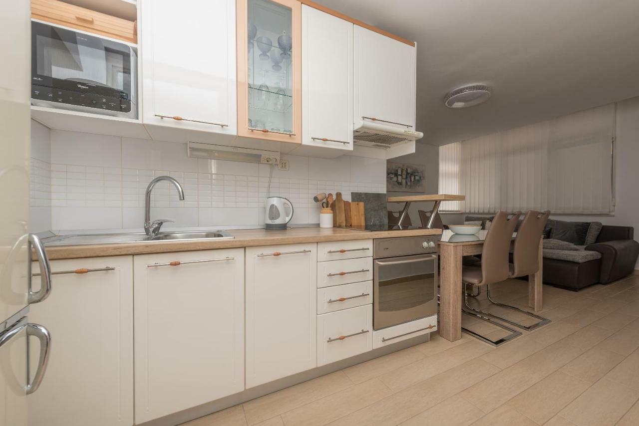 Apartmani Mona Makarska Exteriör bild