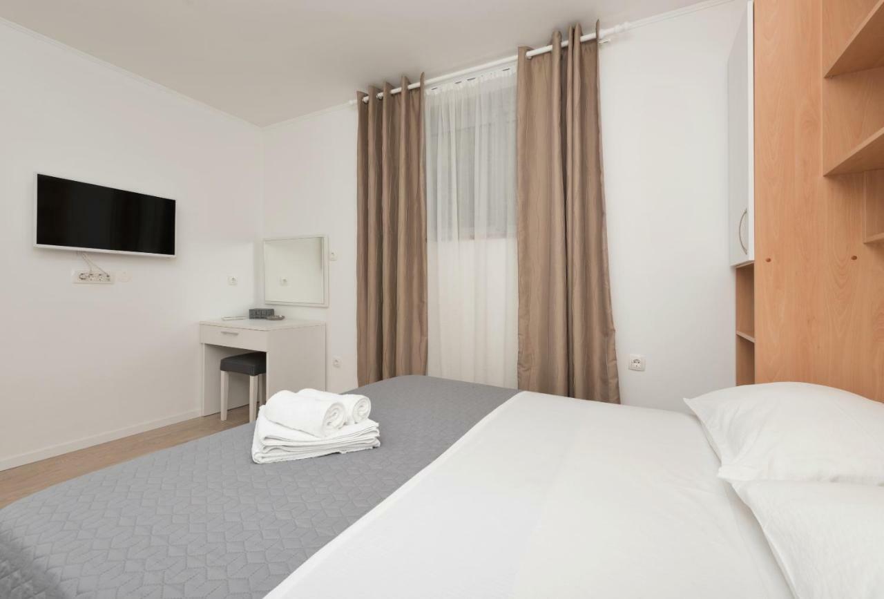 Apartmani Mona Makarska Exteriör bild